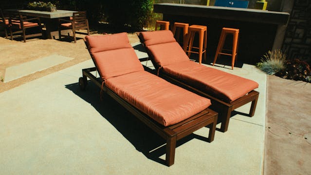 outdoor%20lounge%20chairs%20with%20orange%20cushions